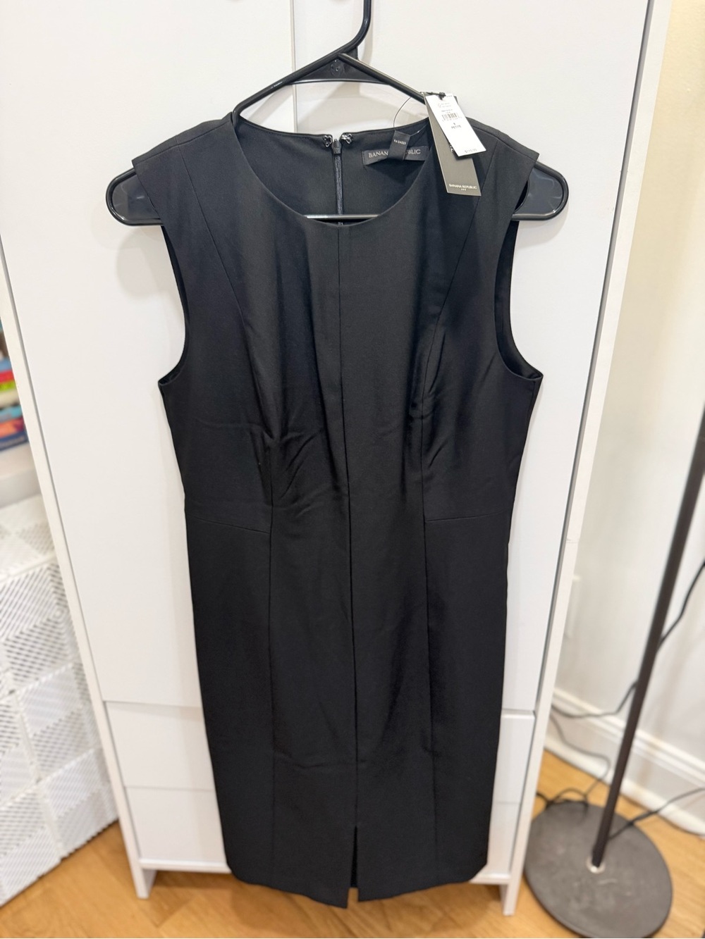 NWT Banana Republic Black Sleeveless Sheath Dress in 8 petite